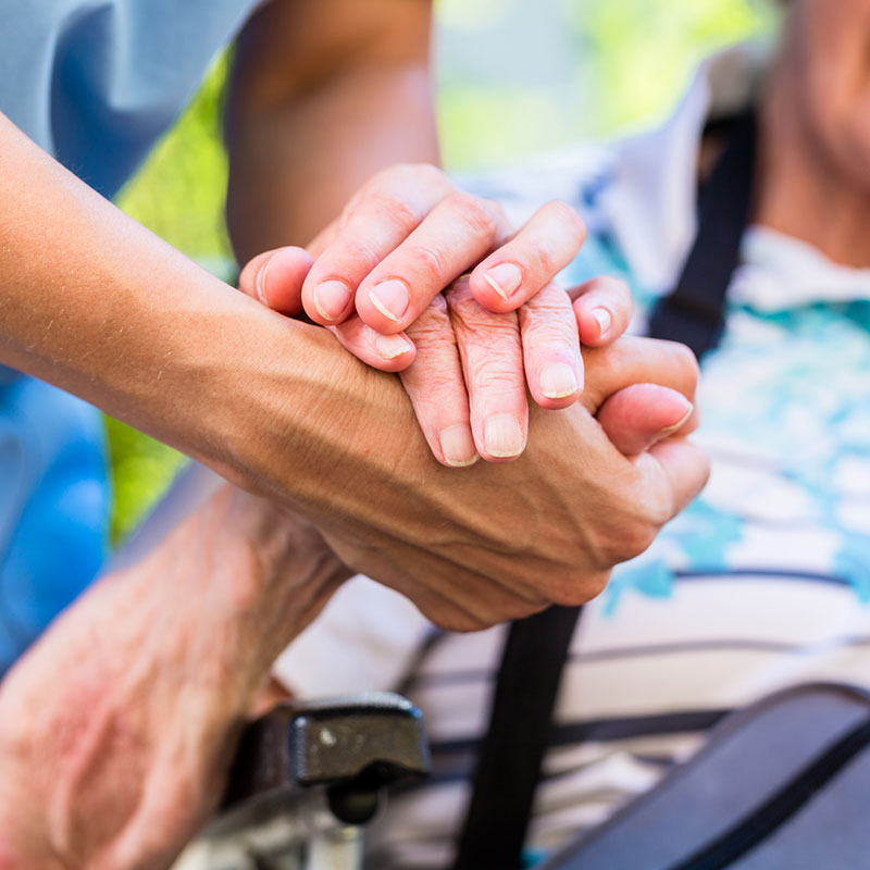 AKSV -Ambulante Kranken- und Senioren-Versorgung _ Detailansicht Hände halten
